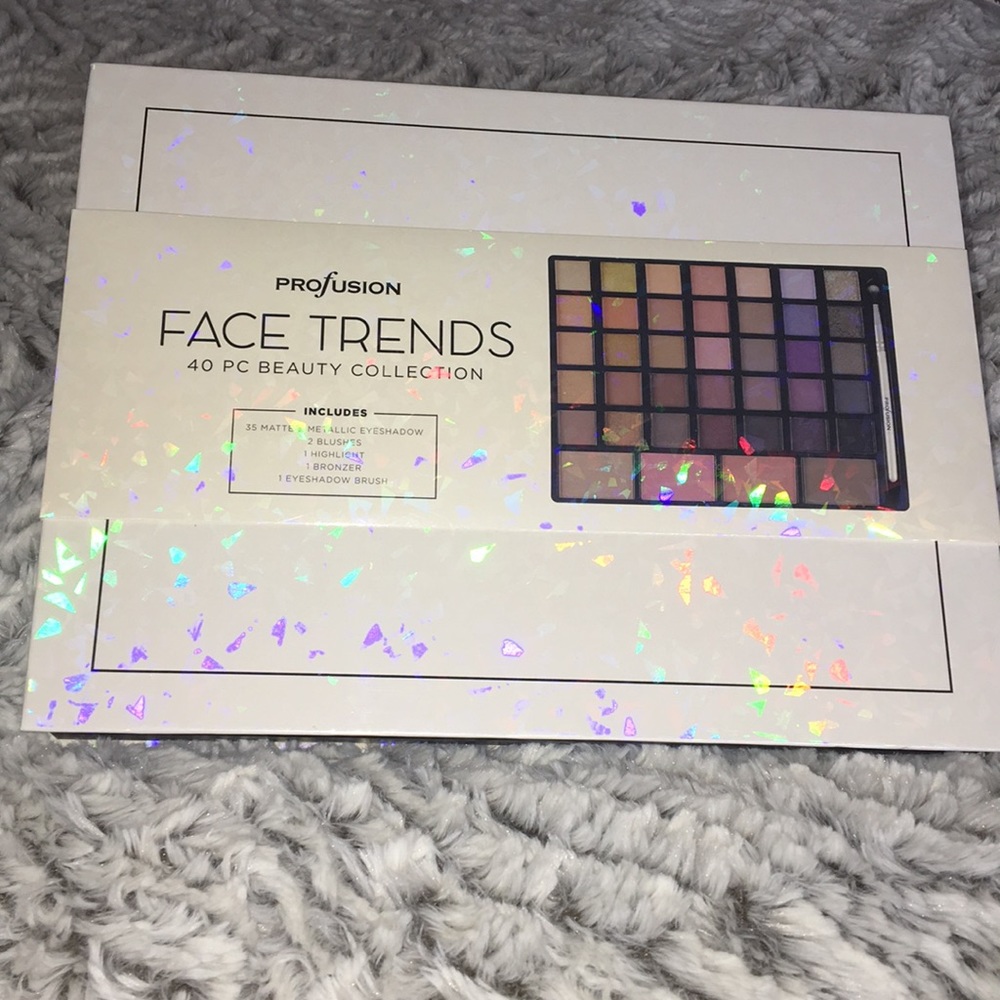 •Face Trends Eyeshadow palette•